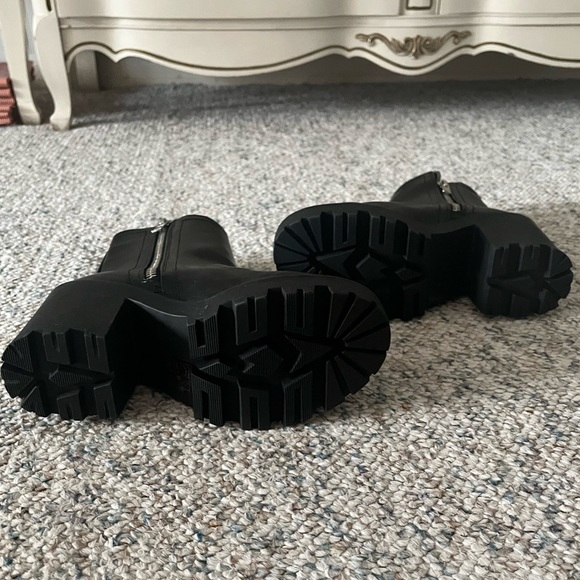 UO Zip Up Boots - Picture 6 of 7